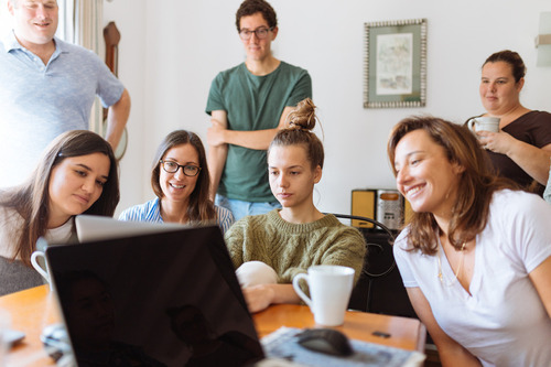 Cómo estudiar con gente en casa